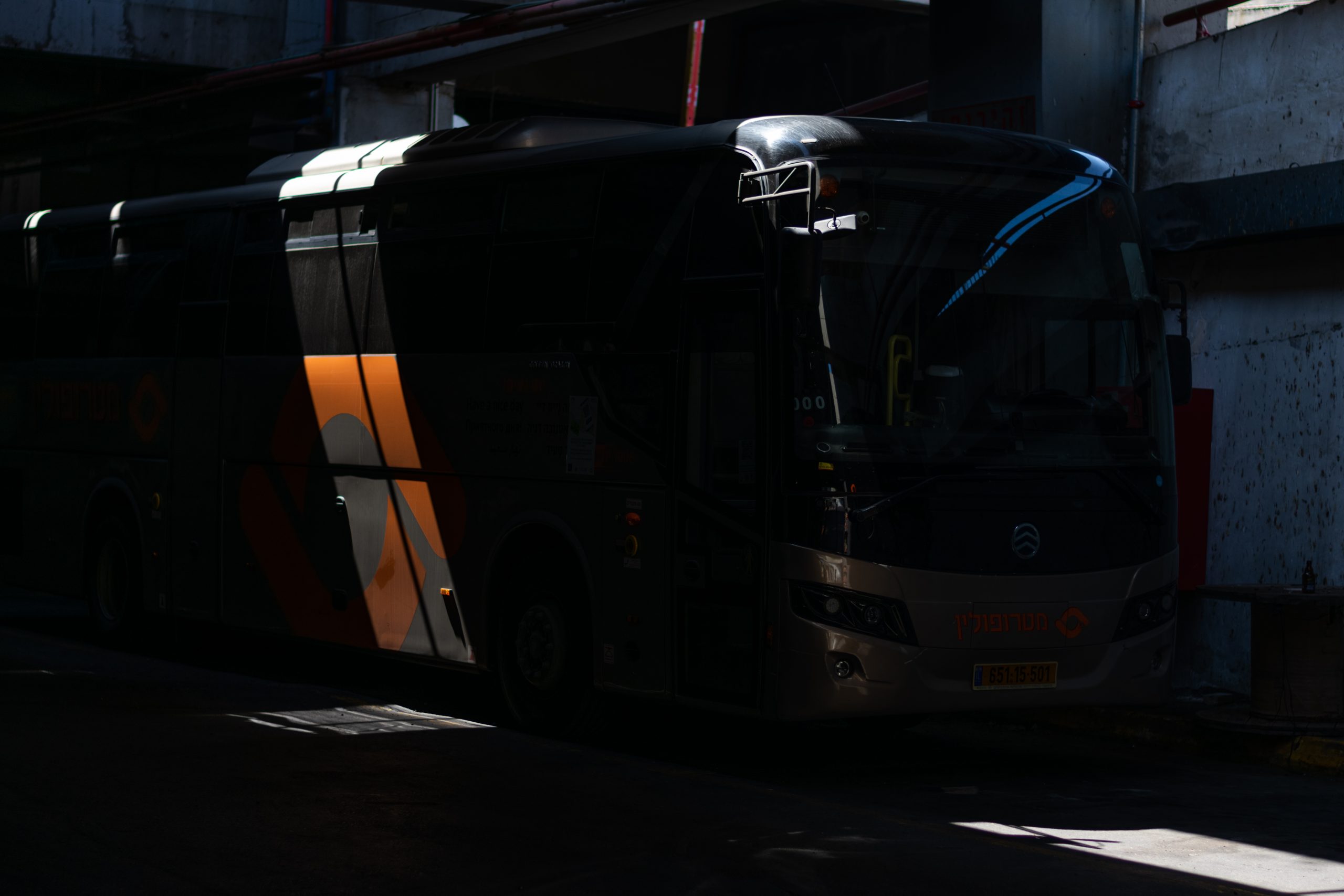 אור וצל על האוטובוס